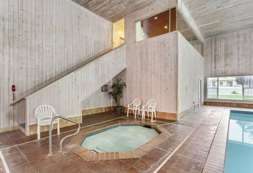 Отель Quality Suites Moab Near Arches National Park