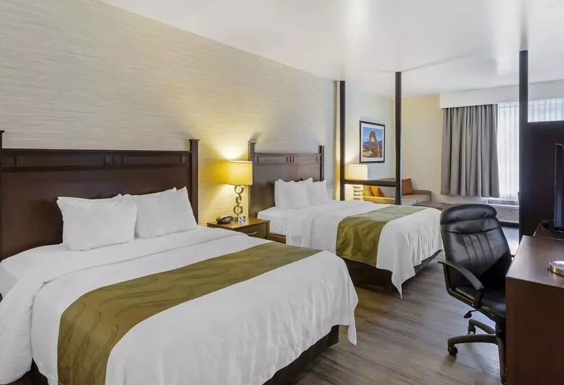 Отель Quality Suites Moab Near Arches National Park