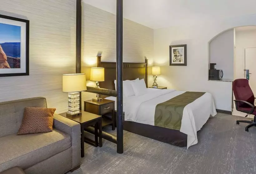 Отель Quality Suites Moab Near Arches National Park