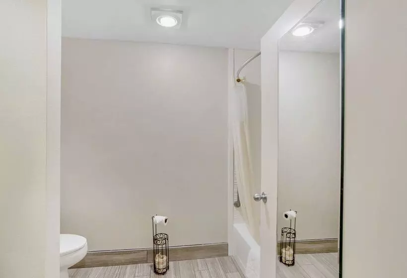 Отель Quality Suites Moab Near Arches National Park