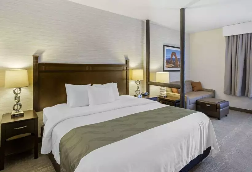 Отель Quality Suites Moab Near Arches National Park