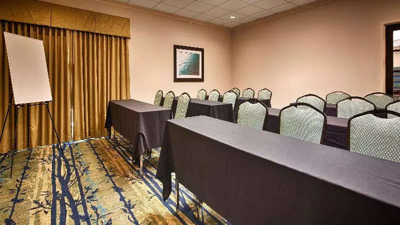 هتل Raleigh North Downtown