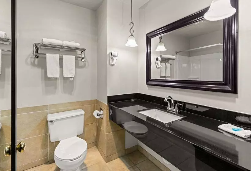 هتل Suburban Studios Kansas City Airport North