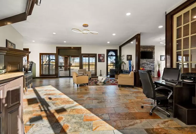 هتل Suburban Studios Kansas City Airport North