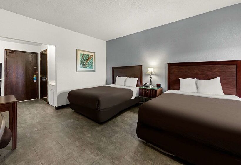 فندق Suburban Studios Kansas City Airport North