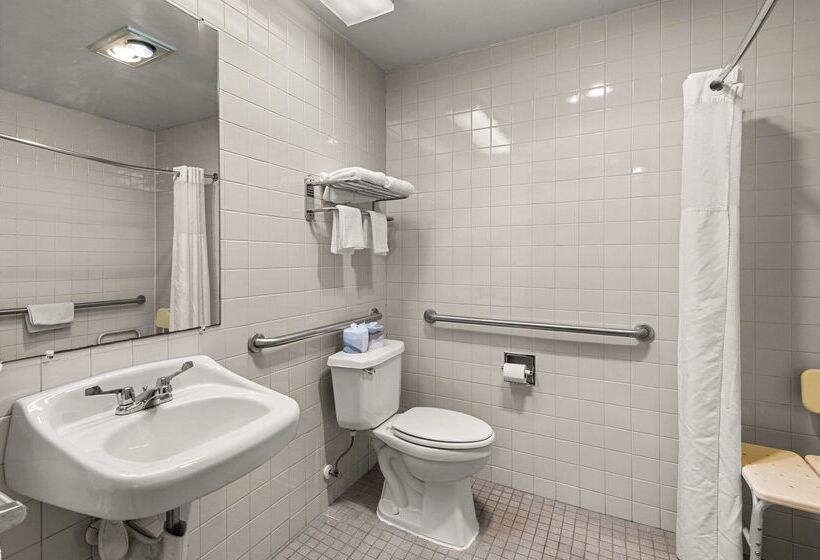 فندق Suburban Studios Kansas City Airport North