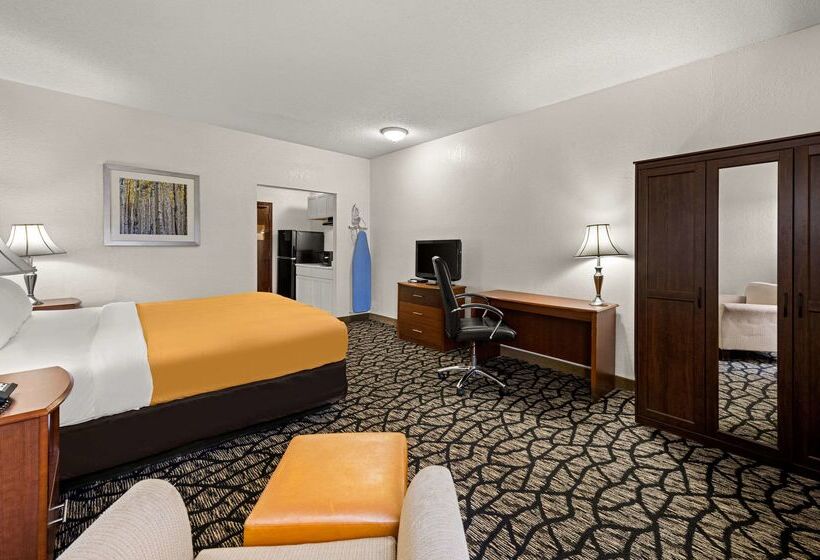 فندق Suburban Studios Kansas City Airport North