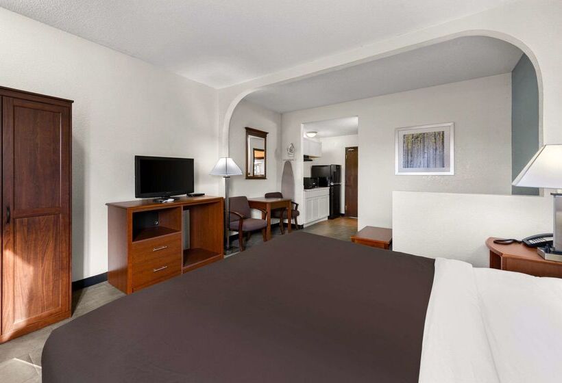 فندق Suburban Studios Kansas City Airport North