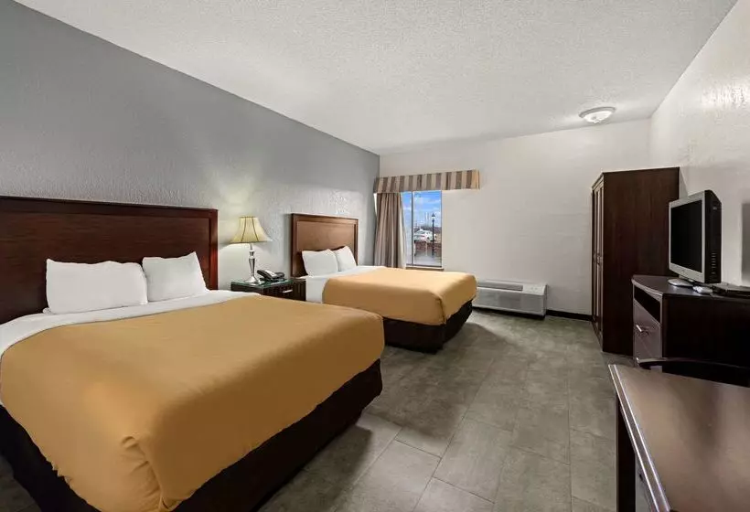 هتل Suburban Studios Kansas City Airport North