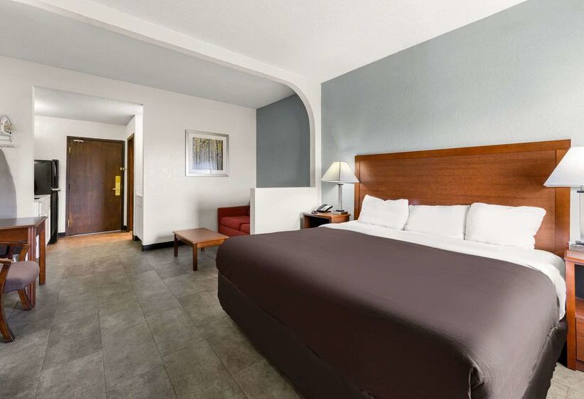 فندق Suburban Studios Kansas City Airport North