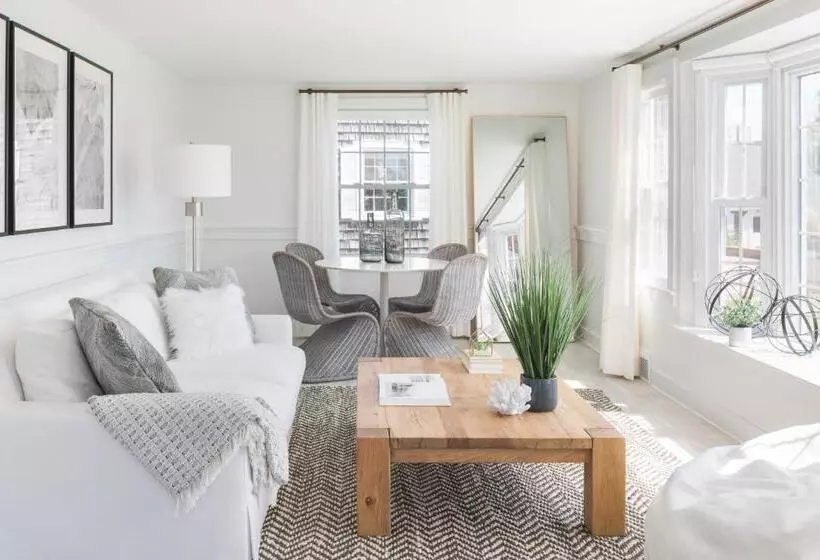 هتل The Coonamessett