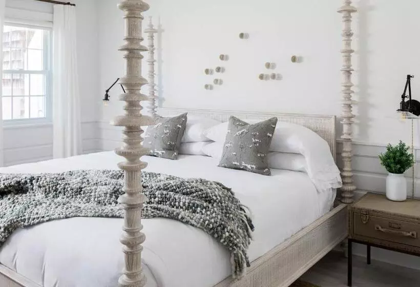 هتل The Coonamessett