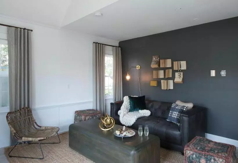 هتل The Coonamessett