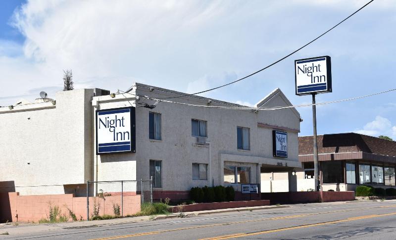 فندق على الطريق Night Inn