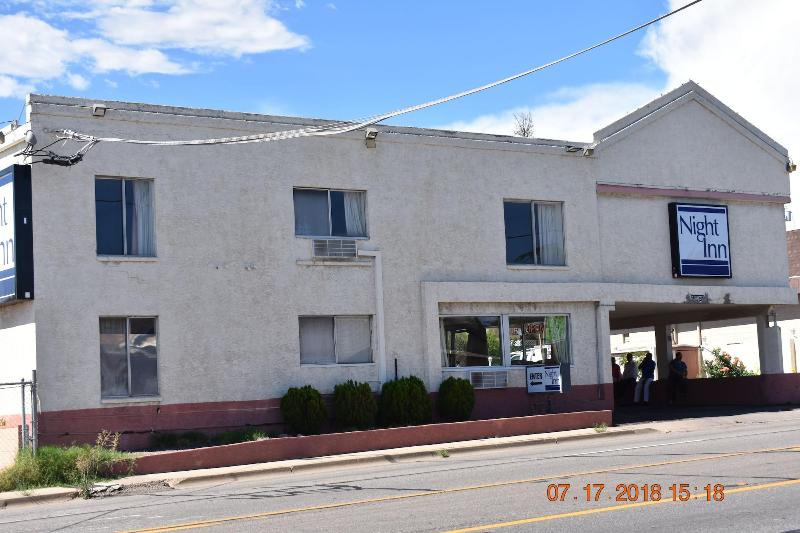 فندق على الطريق Night Inn