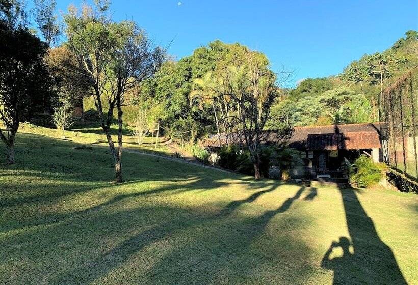 پانسیون Pousada Vila Vitória Araras