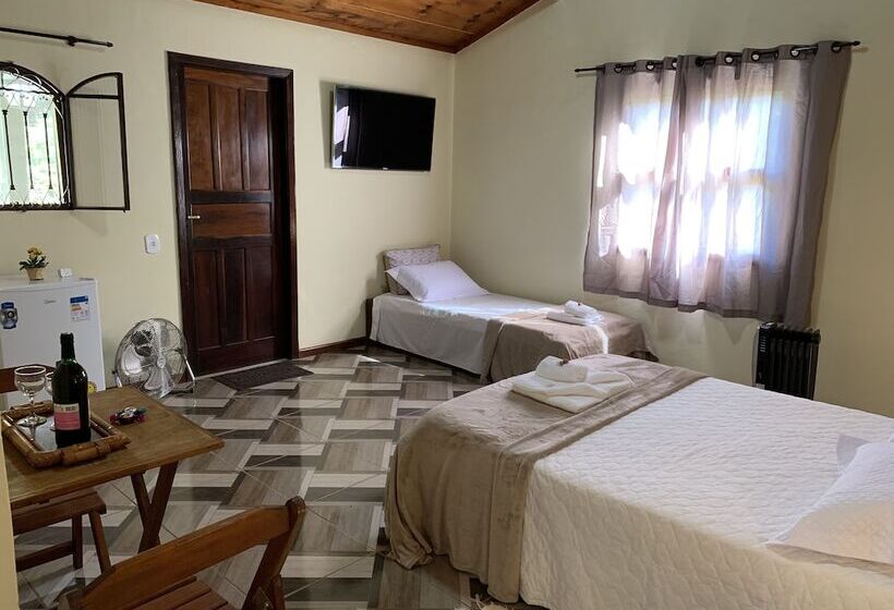 پانسیون Pousada Vila Vitória Araras