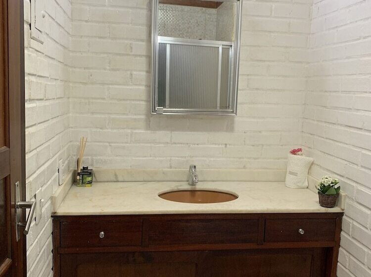 پانسیون Pousada Vila Vitória Araras