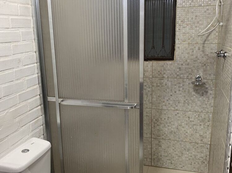 پانسیون Pousada Vila Vitória Araras