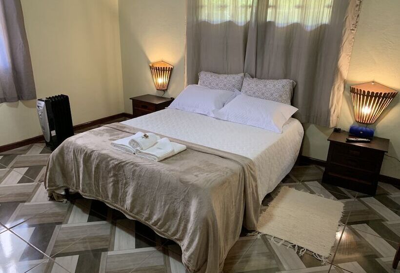 پانسیون Pousada Vila Vitória Araras