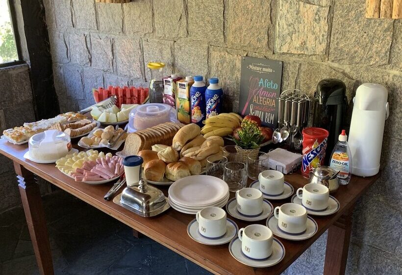 پانسیون Pousada Vila Vitória Araras