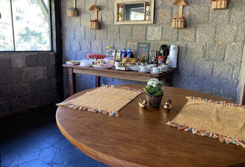 پانسیون Pousada Vila Vitória Araras