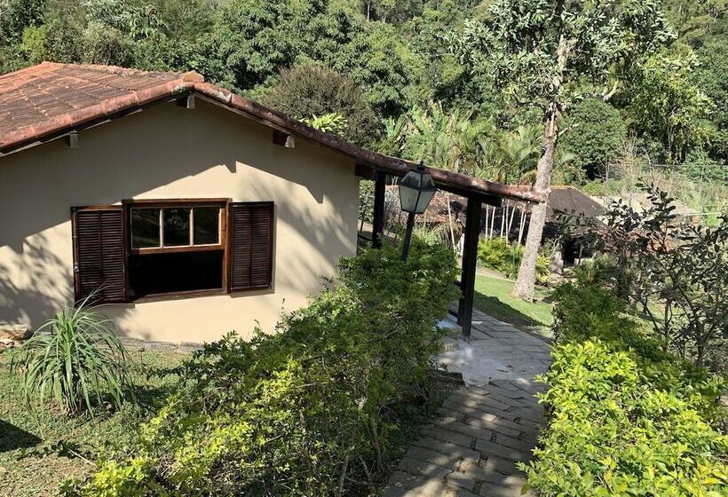 پانسیون Pousada Vila Vitória Araras