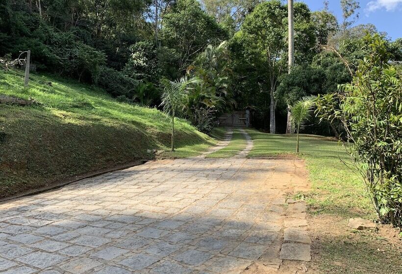 پانسیون Pousada Vila Vitória Araras