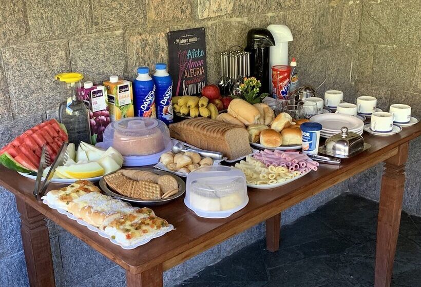 پانسیون Pousada Vila Vitória Araras