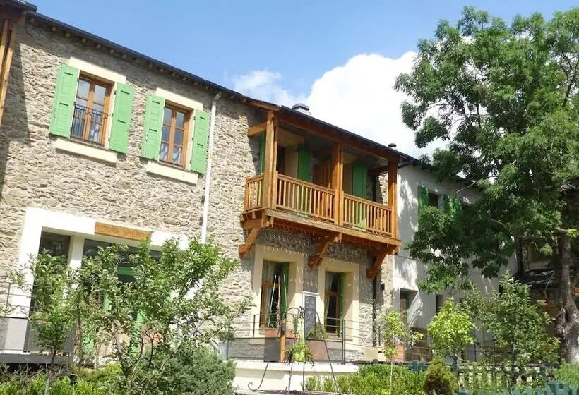 Aamiaismajoitus (B&B) Gîte De Llo