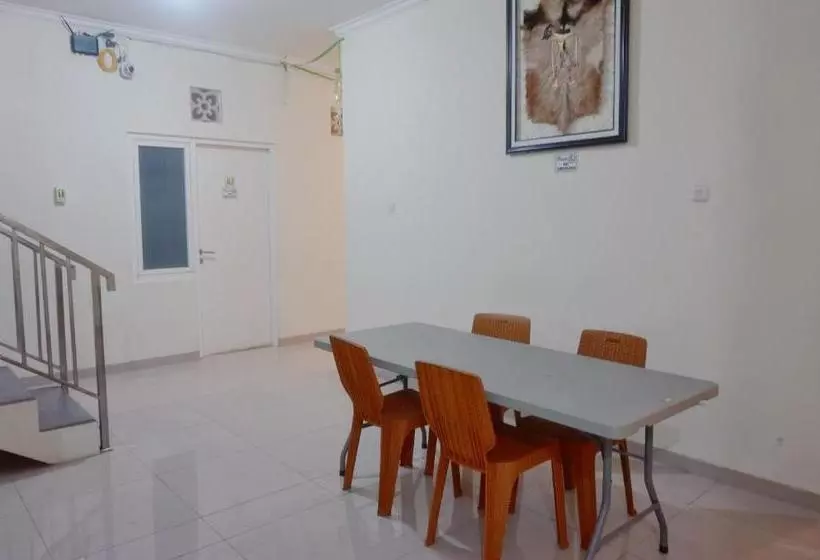 Hotel Oyo 1295 Linn S Residence