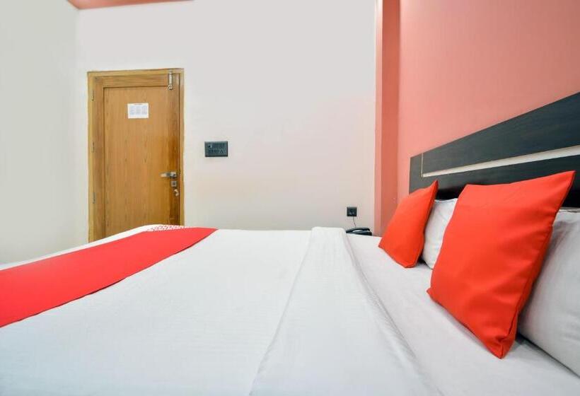 هتل Oyo 28000  Shivay Residency