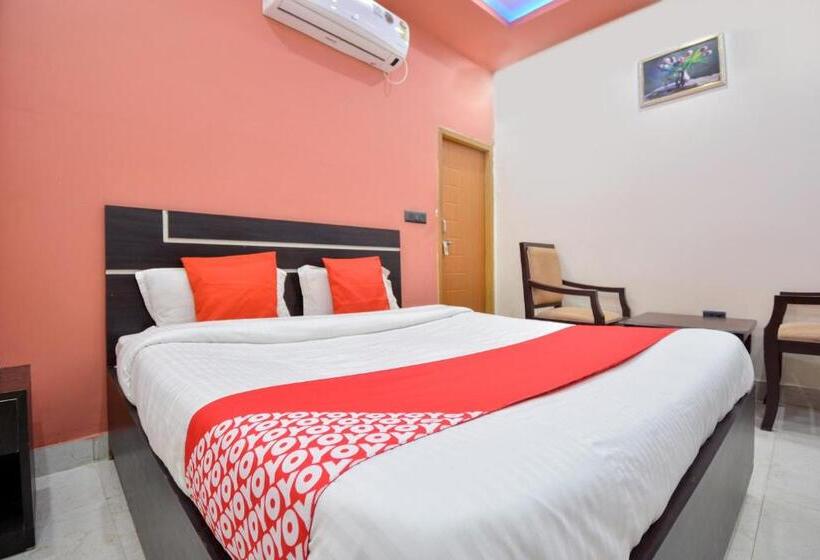 هتل Oyo 28000  Shivay Residency