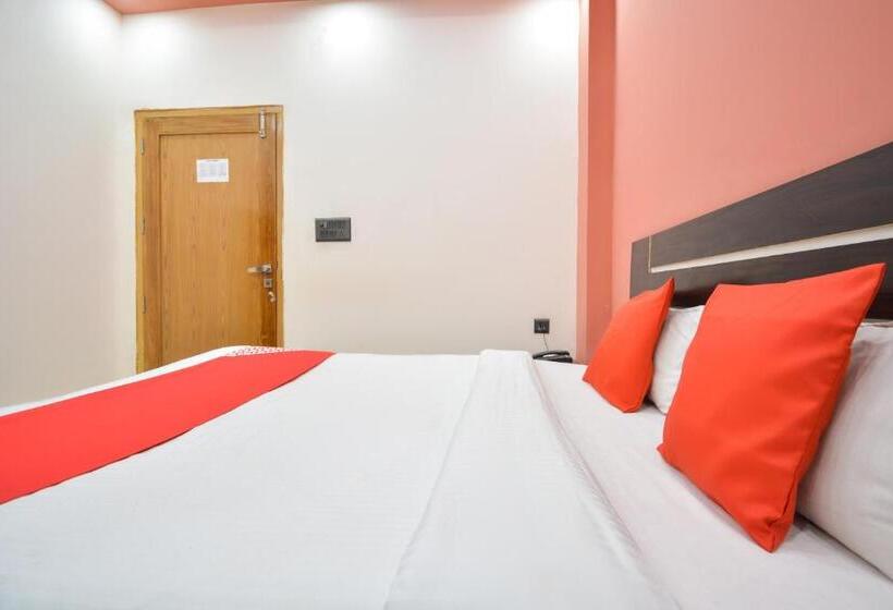 هتل Oyo 28000  Shivay Residency