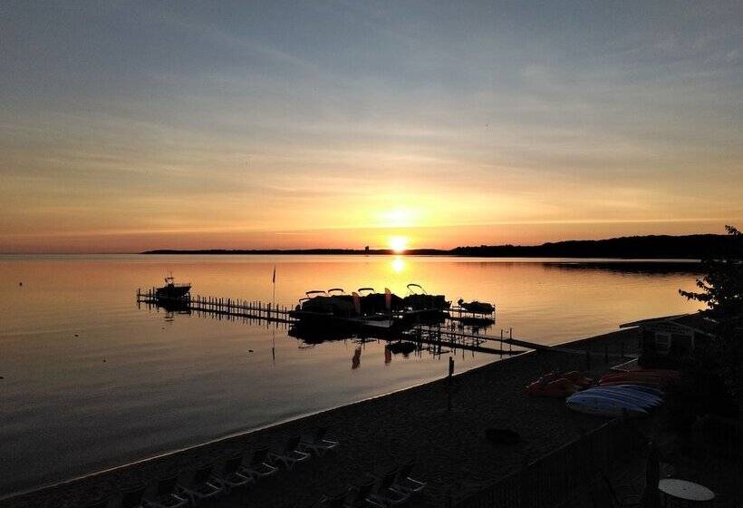 Общежитие Brio Beach Inn