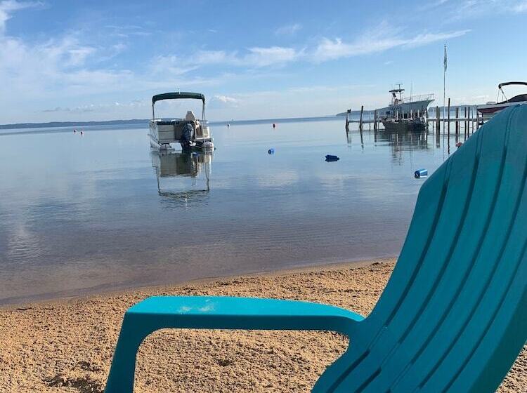 Общежитие Brio Beach Inn