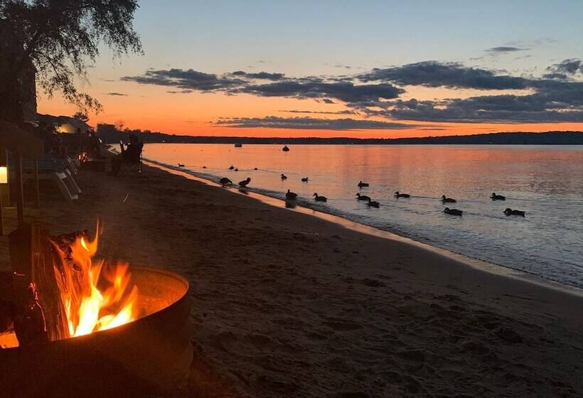 Общежитие Brio Beach Inn