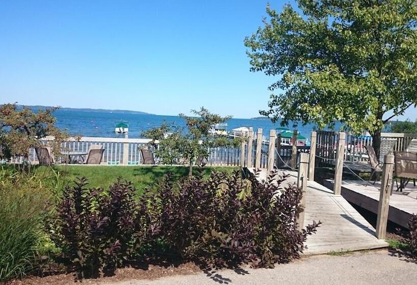 Общежитие Brio Beach Inn