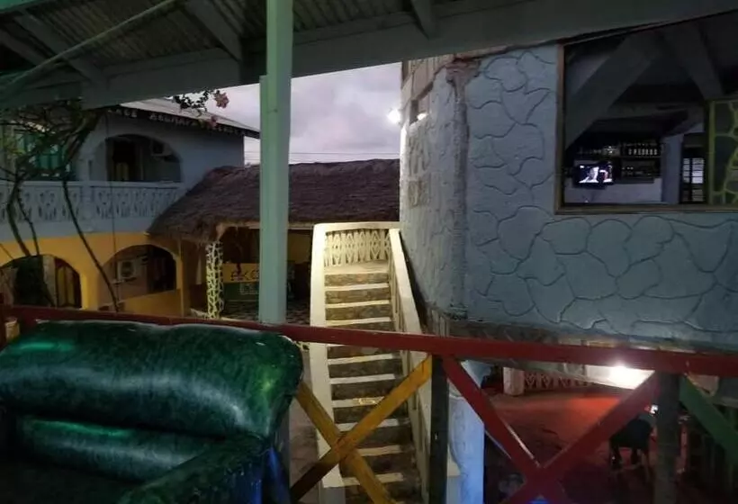 ペンション Akomapa Village