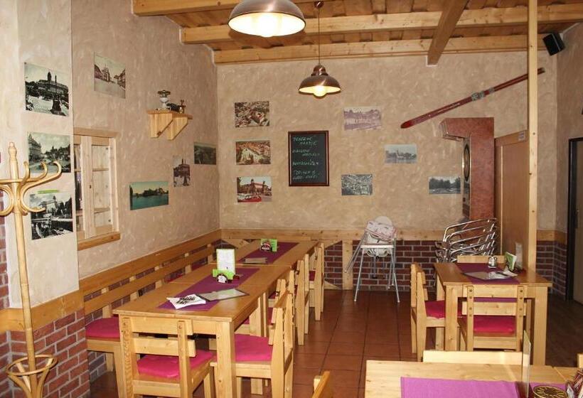 膳宿费 Penzion Na Hrazi