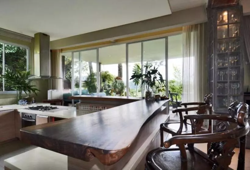 Pensiune Ruth's Bed & Breakfast