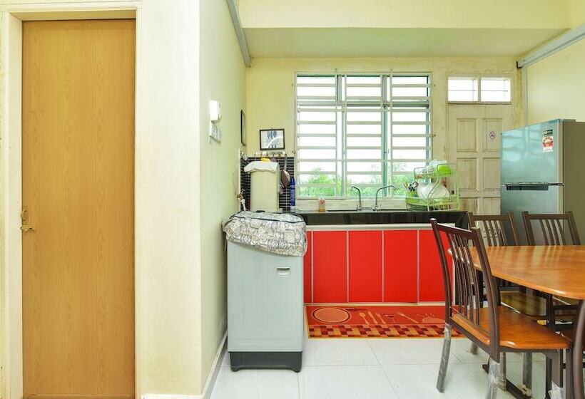 Hotel Spot On 90163 Kpfb Roomstay 2 Hostel