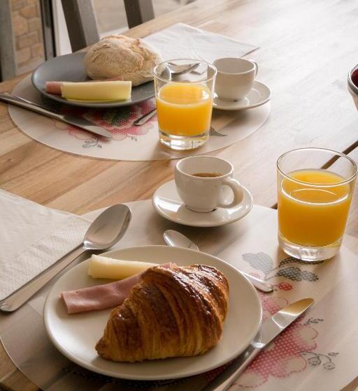 تختخواب و صبحانه The Globetrotter's Inn