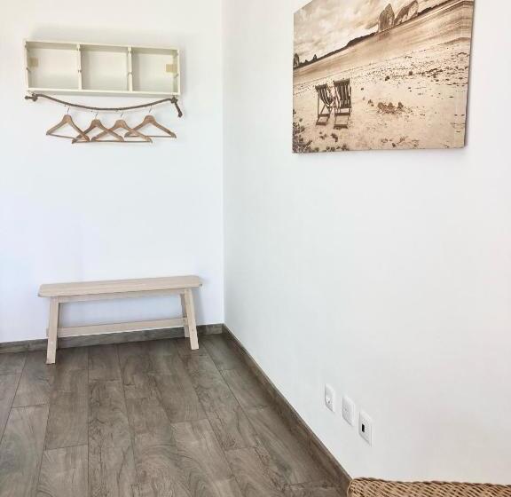 تختخواب و صبحانه The Globetrotter's Inn