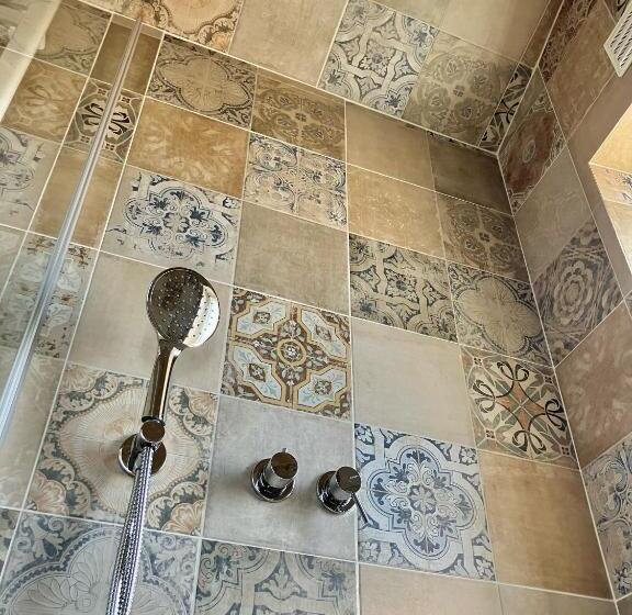 تختخواب و صبحانه The Globetrotter's Inn