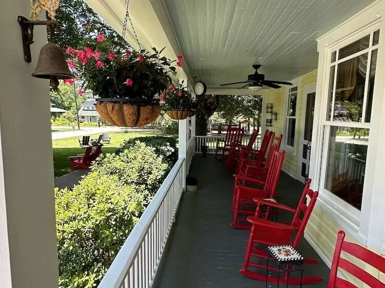 Hotelli Red Rocker Inn