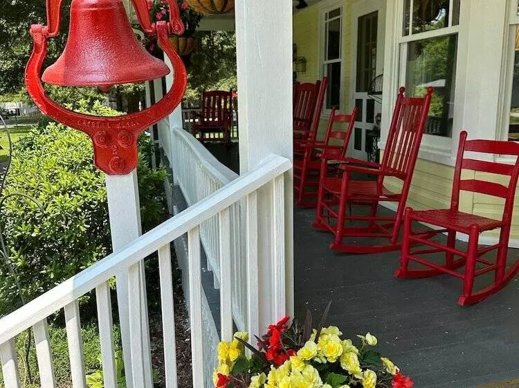 Hotelli Red Rocker Inn