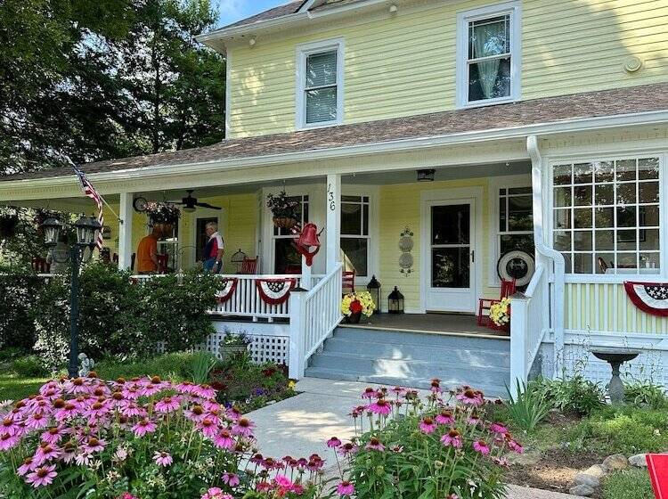 호텔 Red Rocker Inn