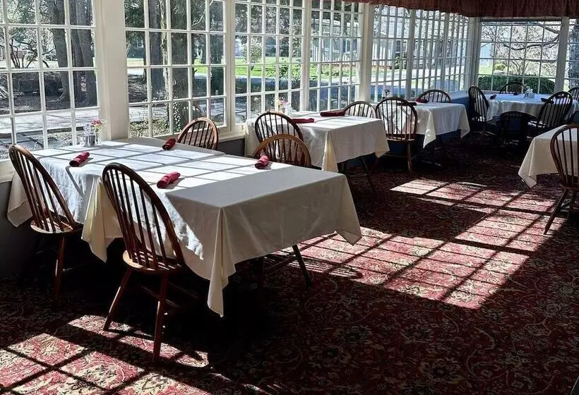 Hotelli Red Rocker Inn