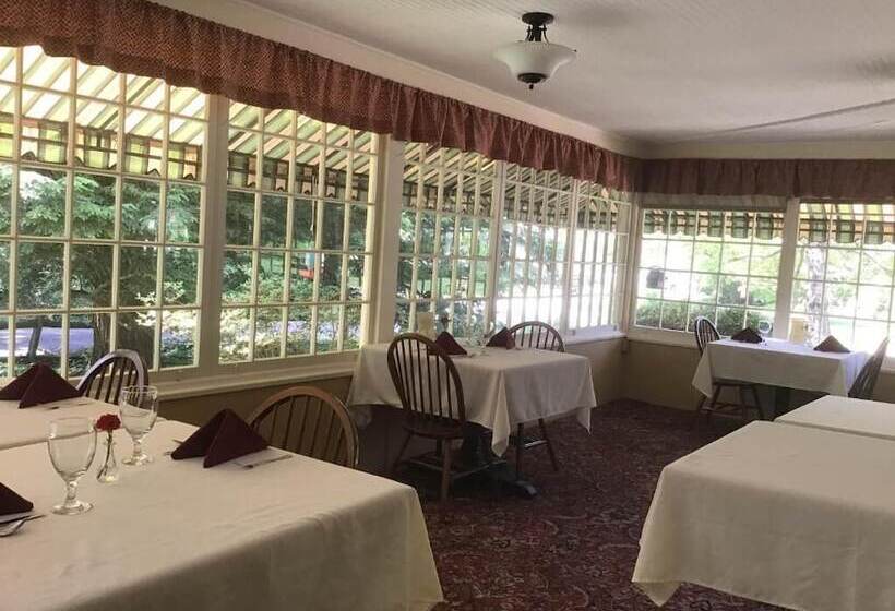 호텔 Red Rocker Inn